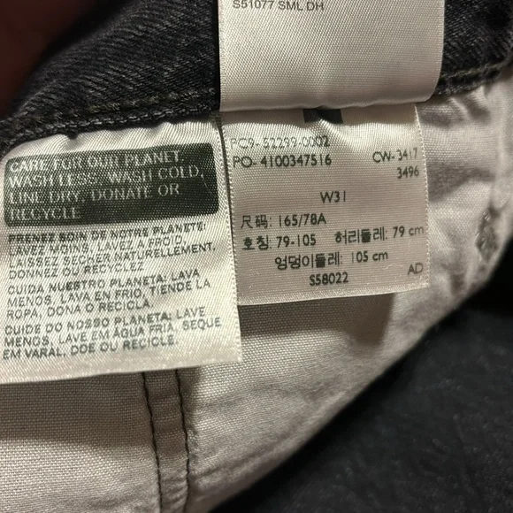 Levi’s501 Button-Fly “Studded” Black Denim ShortsSize: W 31